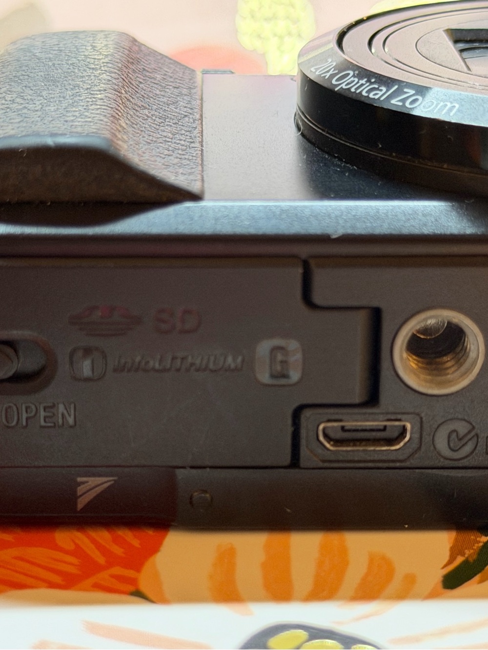 Sony Cyber Shot DSC-HX30V - 20x Optical Zoom - With Accessories Included - Picture 7 of 12